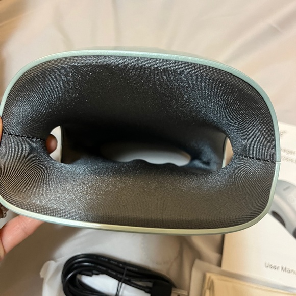 Cincom Portable Hand Massager Teal Cordless with Heat and Compression Arthritis - Picture 7 of 9